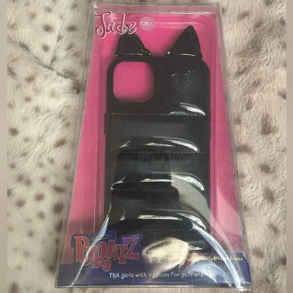 Used iPhone 15 plus urban sophistication BRATZ Jade phone case - Picture 2 of 12